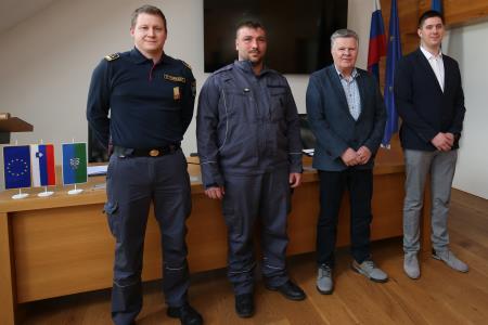 Podpis pogodbe VGV 1 za PGD Dolenja vas 12 Foto Ljubo Vukelič
